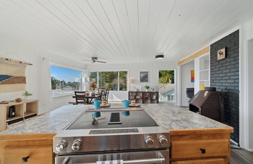 Neahkahnie Beach House | Treasure Hideaway-Manzanita Or., Ocean View,Fenced Yard, Arcade games, Dog Ok