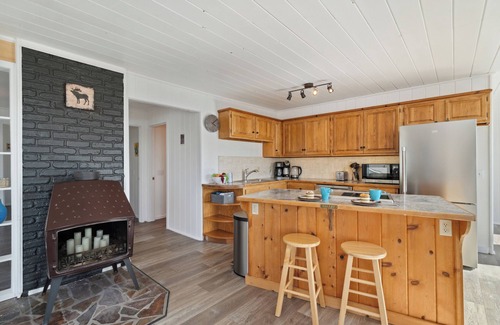 Neahkahnie Beach House | Treasure Hideaway-Manzanita Or., Ocean View,Fenced Yard, Arcade games, Dog Ok