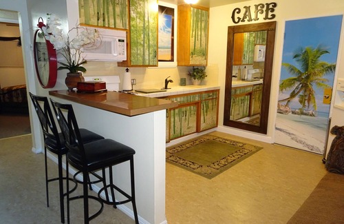 Bakersfield House | Treasure Island 2 Br Home, Garage, fenced in front yard, pet door, Wi-Fi