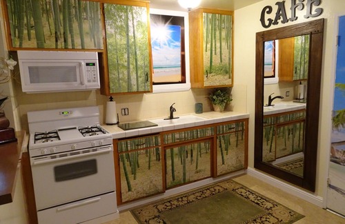 Bakersfield House | Treasure Island 2 Br Home, Garage, fenced in front yard, pet door, Wi-Fi