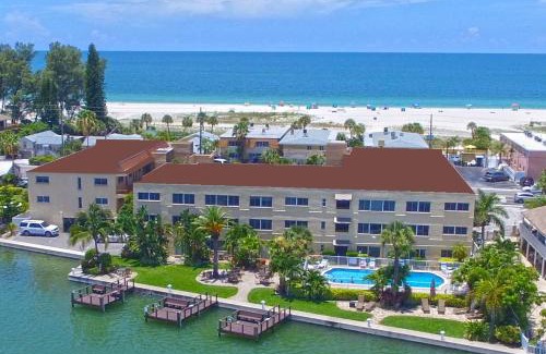 Treasure Island Apartment | Treasure Island Beach, FL Waterfront Condo Located Steps away from the Intracoastal Waterway