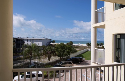 Treasure Island Condo | Treasure Island Escape: 2BR/2BA on Beach