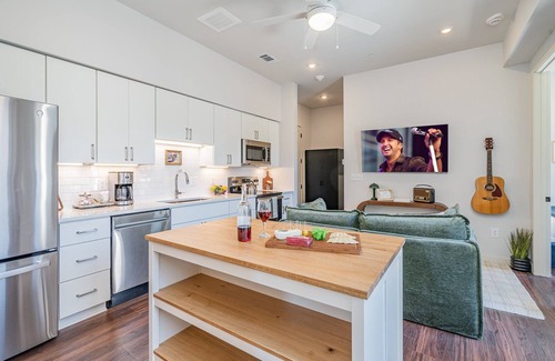 Edgehill House | Treble Maker -Rooftop Lounge - Pool - In Music Row