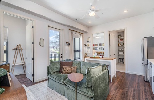 Edgehill House | Treble Maker -Rooftop Lounge - Pool - In Music Row