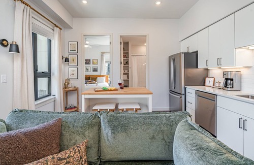 Edgehill House | Treble Maker -Rooftop Lounge - Pool - In Music Row
