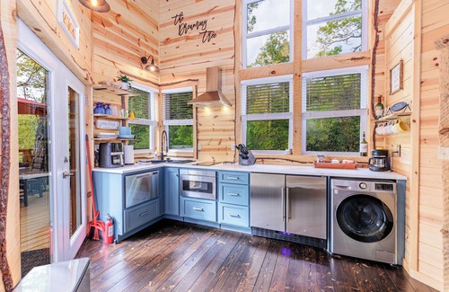 Bryson City Cabin | Tree House Cabin w Hot tub close to downtown & Great Smoky Mountains