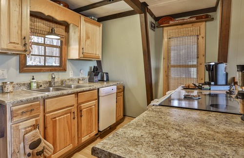 Walnut Mountain Cabin | Tree house~Fire Pit With Views~Playset