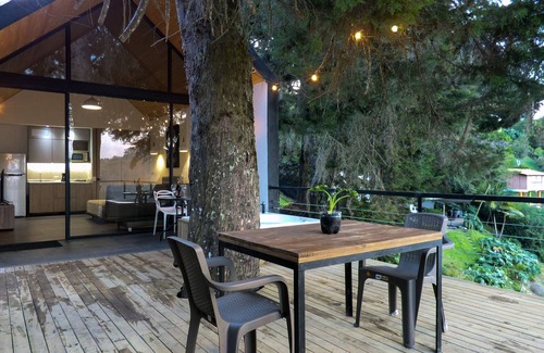 Guatape Cabin | Tree House: Gorgeous cabin with jacuzzi in Guatape