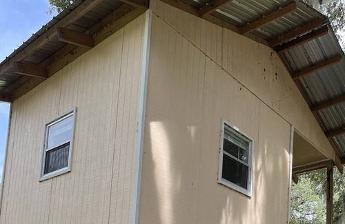 Dunnellon Cottage | TREE HOUSE! OFF THE GRID STAY! 10 minutes to Rainbow River 20 minutes to WEC
