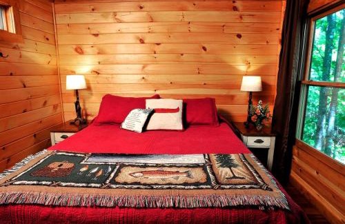 Boone House | Tree House-Style Luxury Cabin in the Blue Ridge Mountains, North Carolina