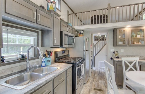 Penrose Cabin | Tree-Lined Cabin w/Grill in Penrose!