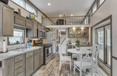 Penrose Cabin | Tree-Lined Cabin w/Grill in Penrose!
