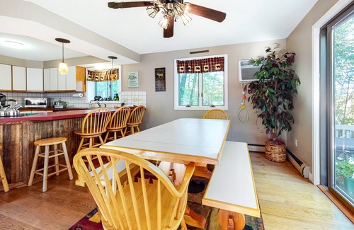 Eidelweiss Village House | Tree-lined, dog-friendly house with WiFi & expansive deck - walk to a lake beach