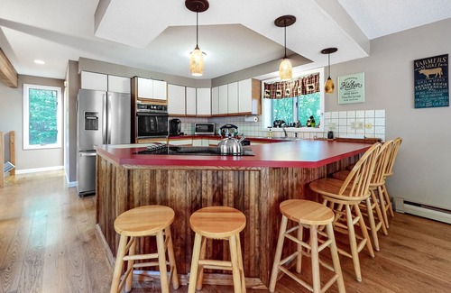 Eidelweiss Village House | Tree-lined, dog-friendly house with WiFi & expansive deck - walk to a lake beach