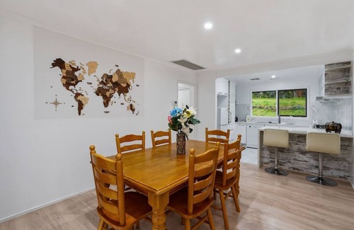 Donvale House | Tree-Lined Donvale Nature Family Getaway