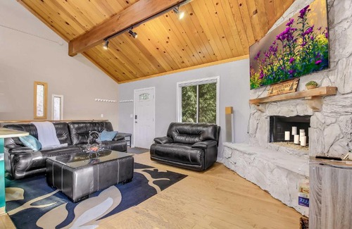 Arrowhead Villas House | Tree-Lined Lake Arrowhead Cabin about 1 Mi to Village!