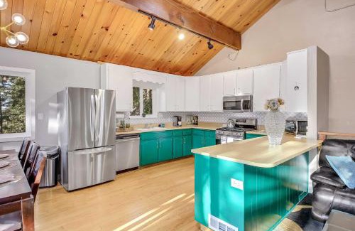 Arrowhead Villas House | Tree-Lined Lake Arrowhead Cabin about 1 Mi to Village!