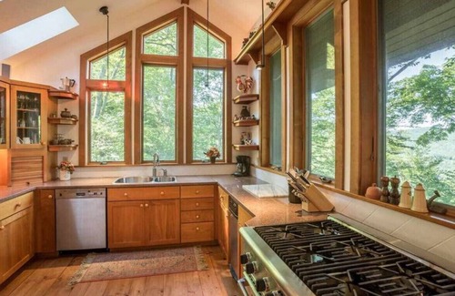Plymouth Ski Chalet | Tree Top Home with Hot Tub Near Killington & Okemo