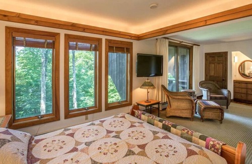 Plymouth Ski Chalet | Tree Top Home with Hot Tub Near Killington & Okemo