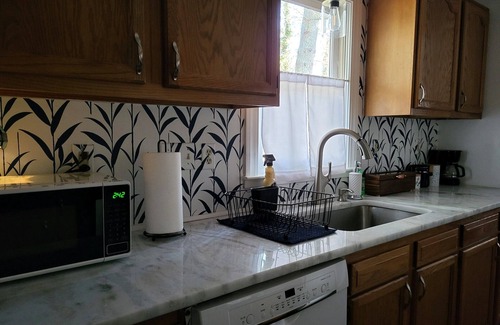Arden Apartment | Tree Top Retreat minutes from the airport and downtown Asheville