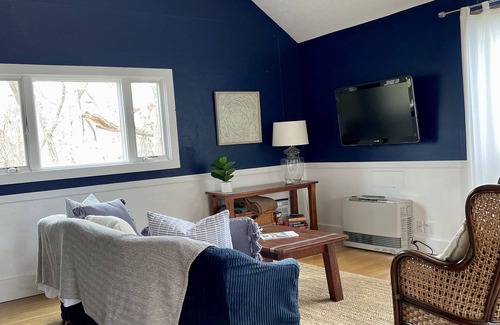 Oak Bluffs Apartment | Tree Top Suite Get-Away
