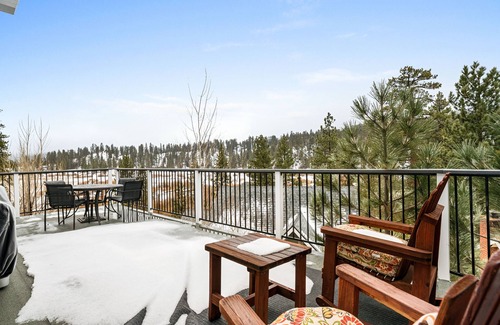 Fawnskin Cabin | Tree Top Views- Peekaboo Lake View- Foosball