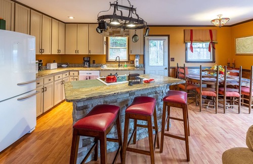 Sylva House | Tree Tops - Comfy Home w/Long Range Mountain Views - Hot Tub! Fire Pit! Great Location!