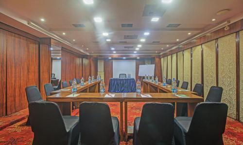 Dharmatala Hotel | Treebo Premium Dee Empresa, Park Street