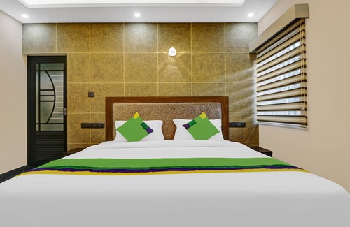 Chottanikkara Hotel | Treebo Pushpak Service Apartment