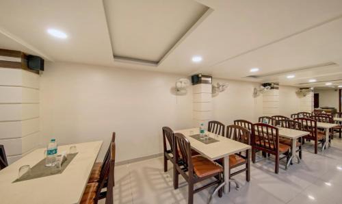 Gandhipuram Hotel | Treebo Sam Residency