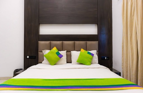 Thane West Hotel | Treebo The Blue Roof