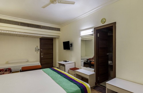 Navrangpura Hotel | Treebo Trend Crown