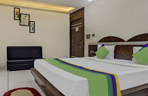 Bhopal House | Treebo Trend Jalsa Dlx