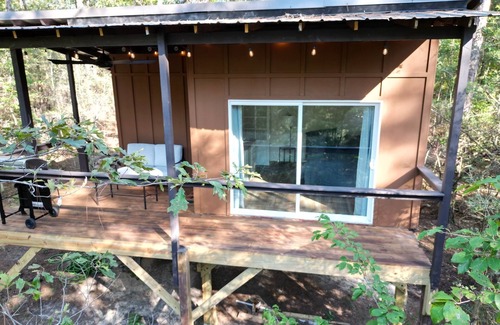 Hattiesburg Cottage | Treehouse 1/4 mile from the rails to trails