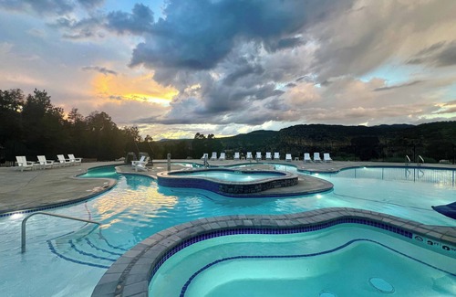 Orderville Cabin | Treehouse 1 w/Resort Pools and Hot Tubs Near Zion