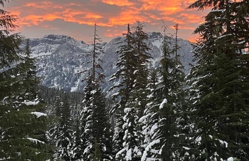 Snoqualmie Pass House | TreeHouse at Summit Snoqualmie Ski & Bike Resort