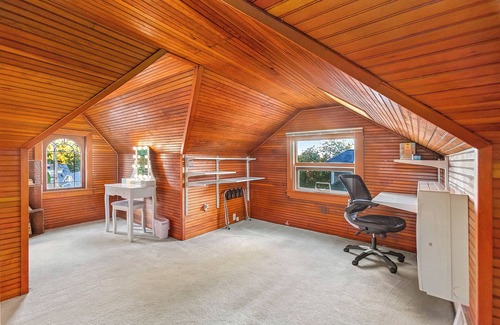 Wallingford Apartment | Treehouse Deck at Green Lake
