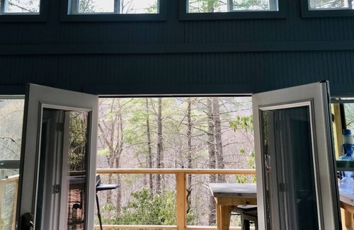 Cosby Cabin | Treehouse Glamping 3 Bordering GSMNP, Off-Grid