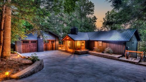 Blairsville House | Treehouse on the Lake