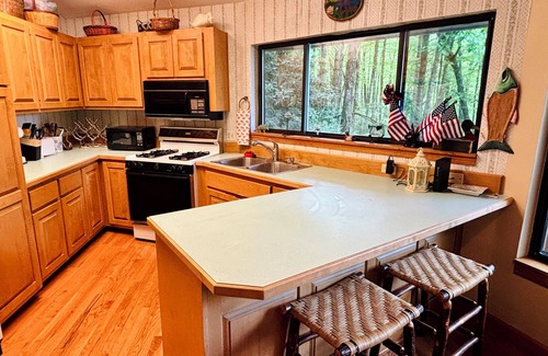 Cullowhee House | Treehouse on the Lake! Direct Lakefront Home with Private Dock on Lake Glenville