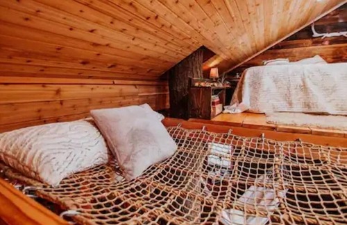 Port Angeles House | Treehouse over the water - Eagle's Nest