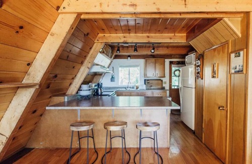 Lakehead Cabin | Treehouse · Shasta A Frame Cabin with a View