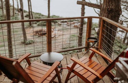 Port Angeles House | Treehouse-Small Eagles Perch over the water