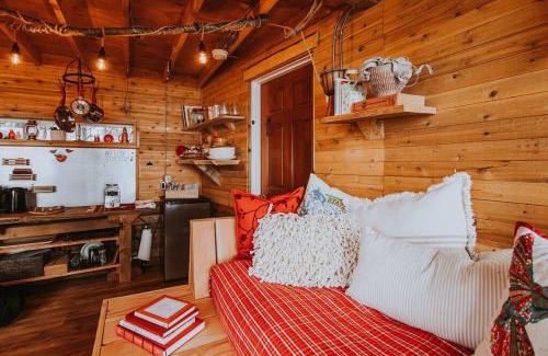 Port Angeles House | Treehouse-Small Eagles Perch over the water