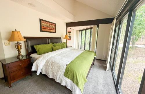 Village of Four Seasons House | Treehouse Treetop Village104-3bed3bapools-8pp