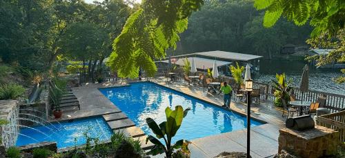 Village of Four Seasons House | Treehouse Treetop Village66-3bed3bapools-8pp