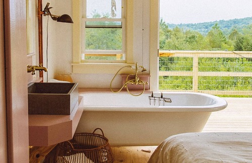 South Londonderry Cabin | Treehouse!