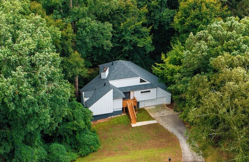 East Point House | Treehouse Vibes in the City of Atlanta! 180 Degrees of Private Forest Scenery