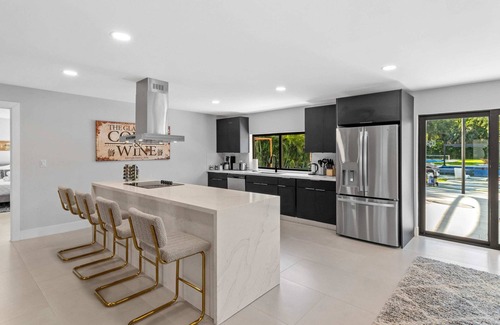 Golden Glades Villa | Treehouse Villa w/Pickleball+Jacuzzi+Pool+Cool Cabana