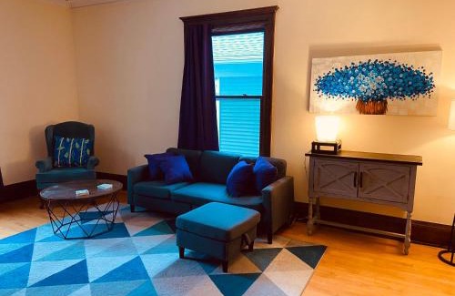 Powderhorn Apartment | Treetop Apartment in the Heart of MPLS